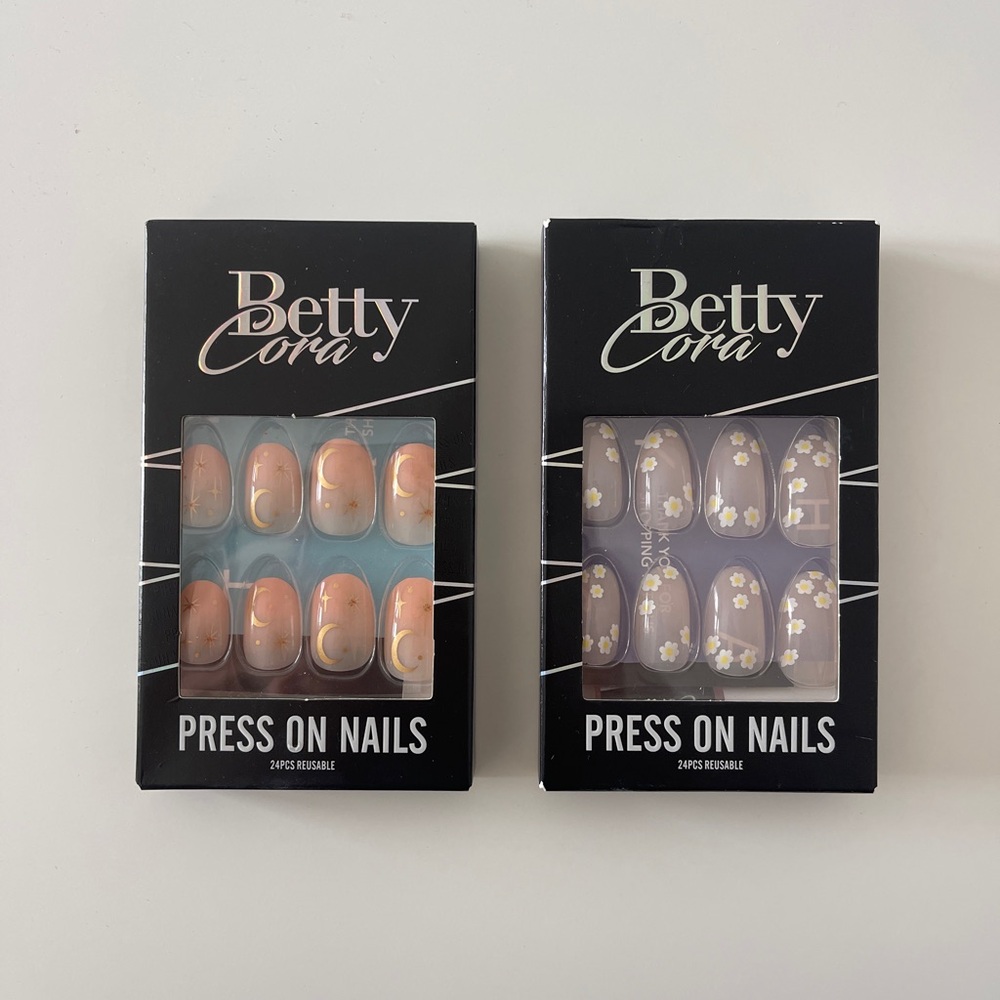 Daisy + Galaxy Press-On Nails 💅🏼